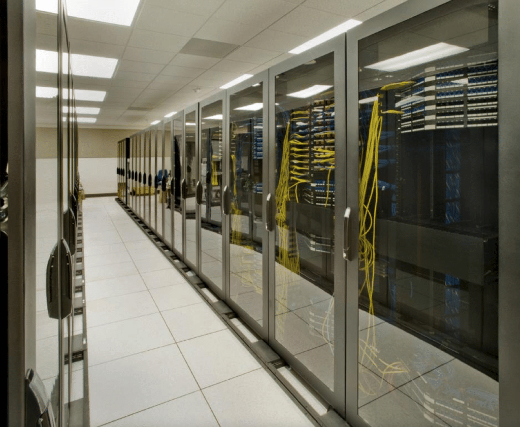 grand data center avec panneaux modulaires bunkerkit